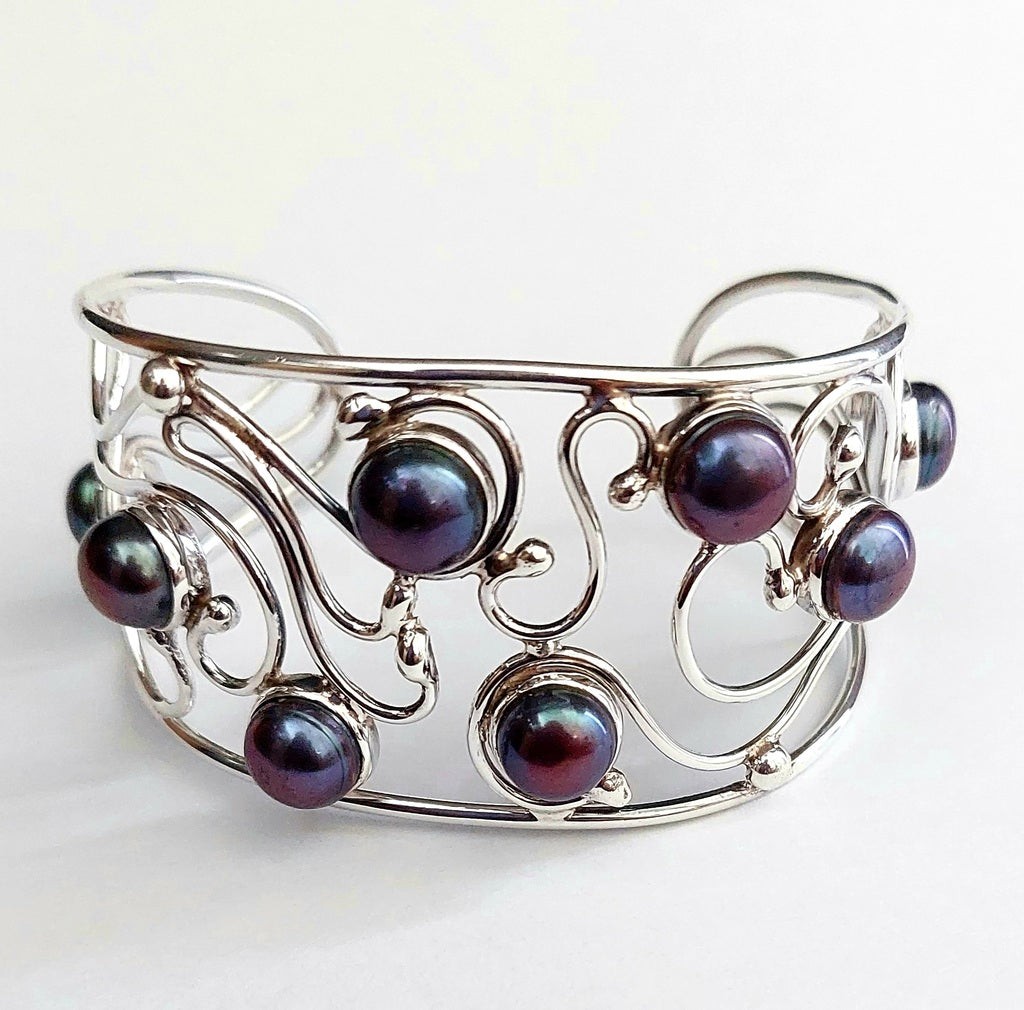 Cuff With 8 Pearls