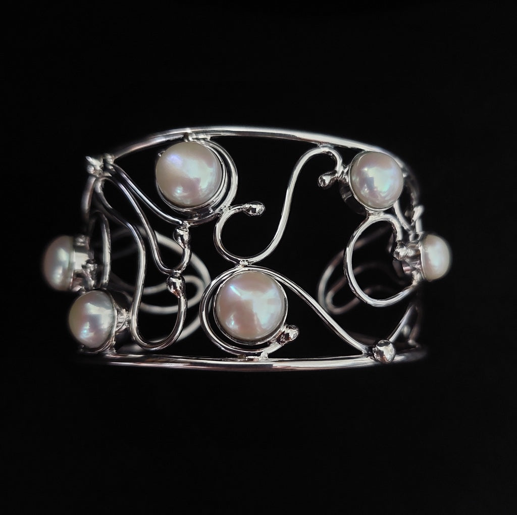 Cuff With 8 Pearls