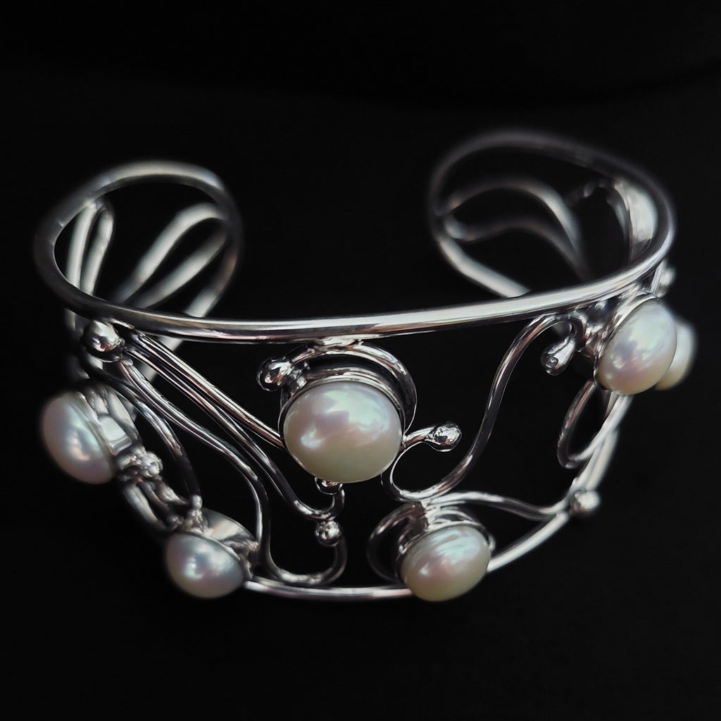 Cuff With 8 Pearls